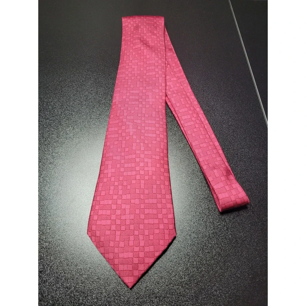 Hermes Men's Necktie Pink Geometric 100% Silk 3.5 x 58 Good